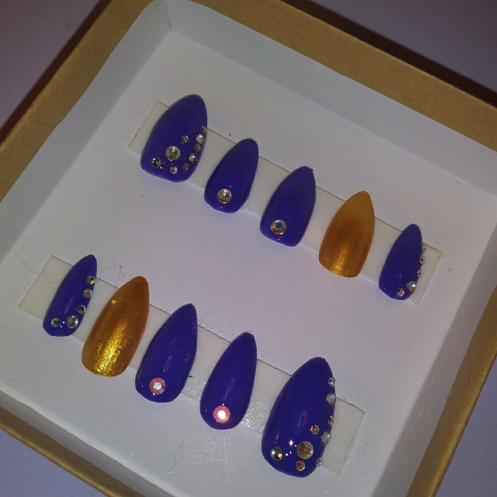 Press on gel nails - Picture 1 of 5